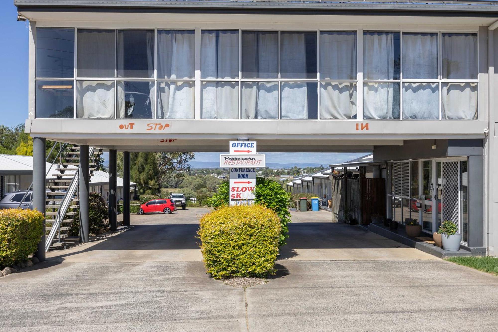 Alexander Motel Warwick Exterior photo