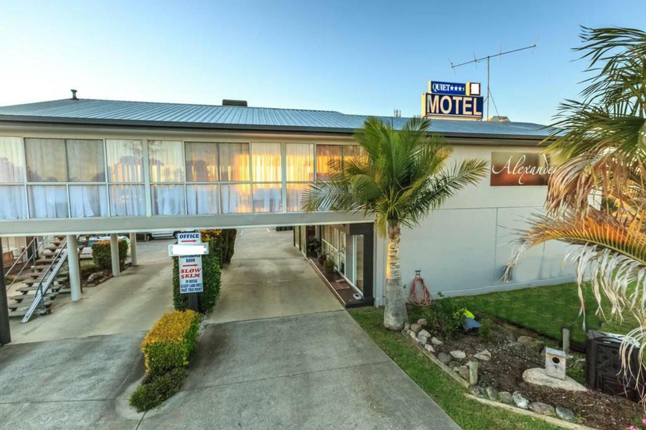 Alexander Motel Warwick Exterior photo